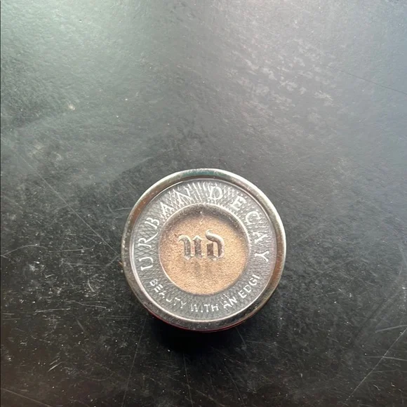 Urban Decay Chase shimmering Eyeshadow - Picture 3 of 4